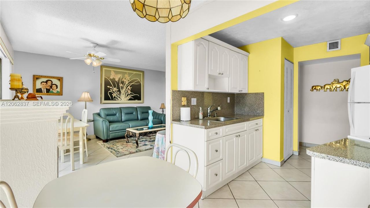 En Venta: $275,000 (3 camas, 2 baños, 994 Pies cuadrados)