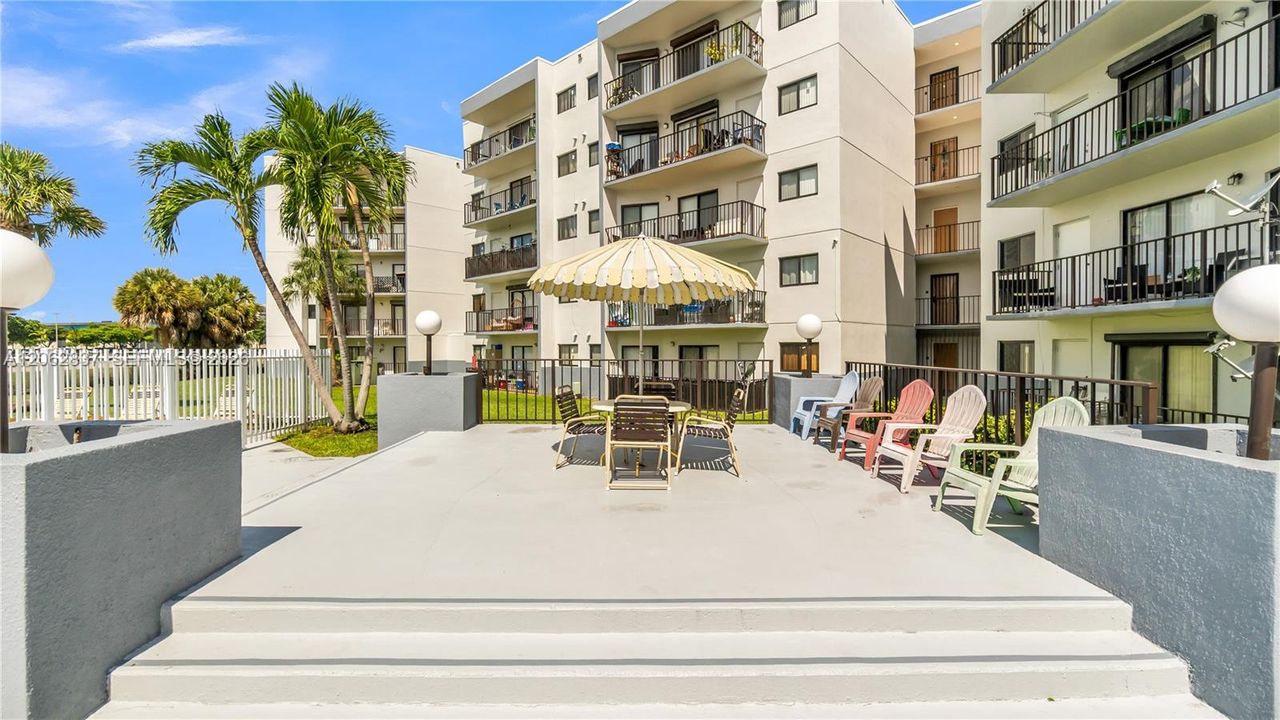 En Venta: $275,000 (3 camas, 2 baños, 994 Pies cuadrados)
