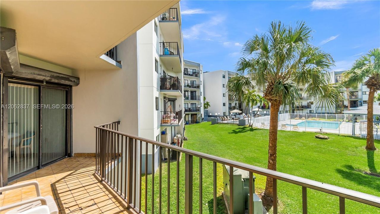 En Venta: $275,000 (3 camas, 2 baños, 994 Pies cuadrados)