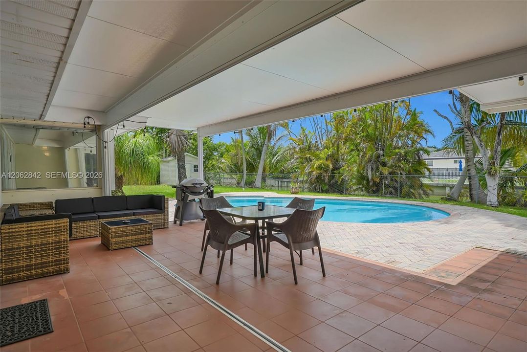 For Sale: $1,700,000 (4 beds, 3 baths, 2822 Square Feet)