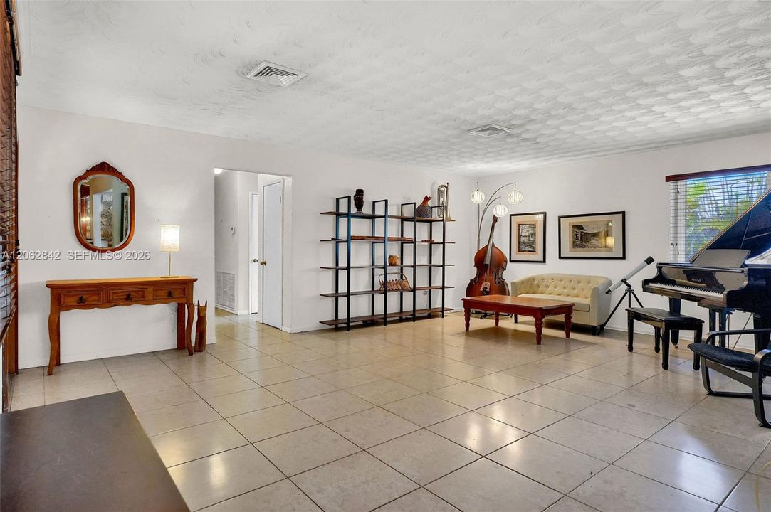 For Sale: $1,700,000 (4 beds, 3 baths, 2822 Square Feet)