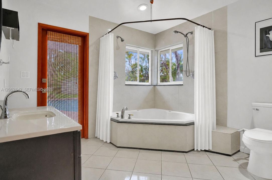 For Sale: $1,700,000 (4 beds, 3 baths, 2822 Square Feet)