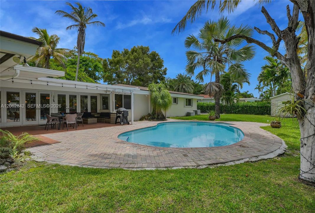 For Sale: $1,700,000 (4 beds, 3 baths, 2822 Square Feet)