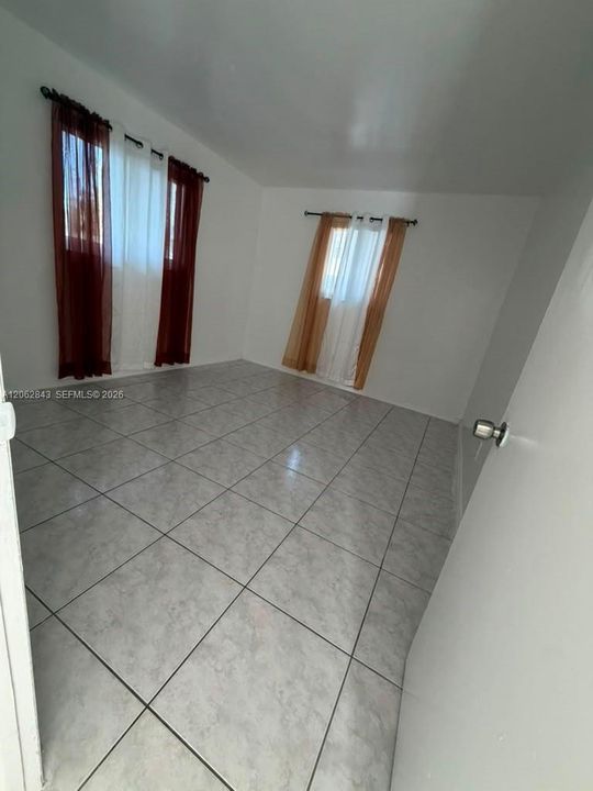 В аренду: $2,500 (2 спален, 1 ванн, 800 Квадратных фут)