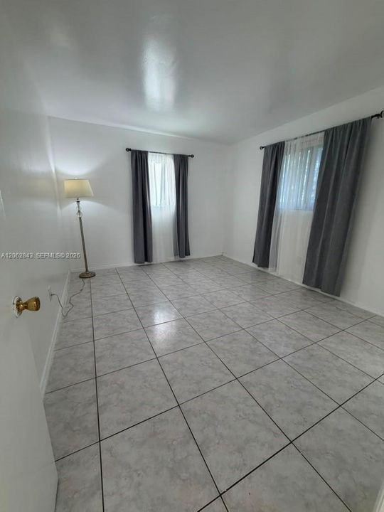 В аренду: $2,500 (2 спален, 1 ванн, 800 Квадратных фут)