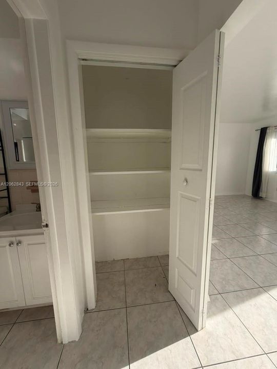 В аренду: $2,500 (2 спален, 1 ванн, 800 Квадратных фут)
