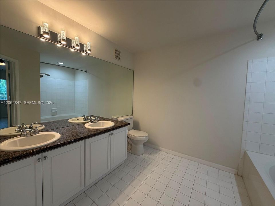 For Rent: $2,350 (2 beds, 1 baths, 1050 Square Feet)