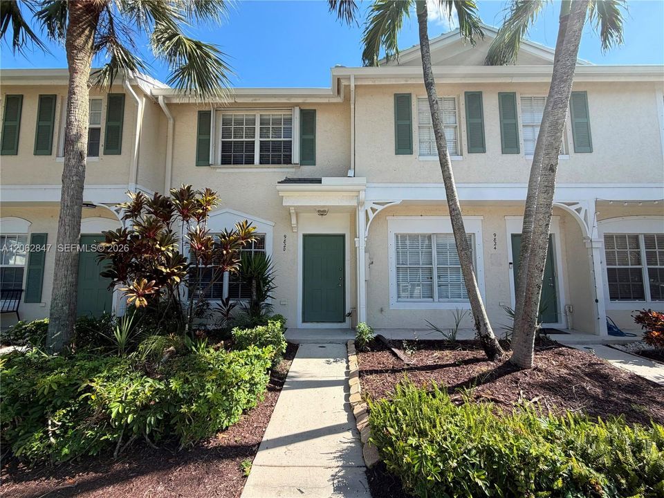 For Rent: $2,350 (2 beds, 1 baths, 1050 Square Feet)