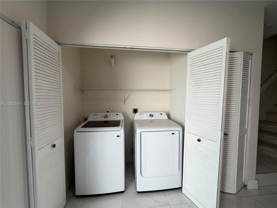 For Rent: $2,350 (2 beds, 1 baths, 1050 Square Feet)