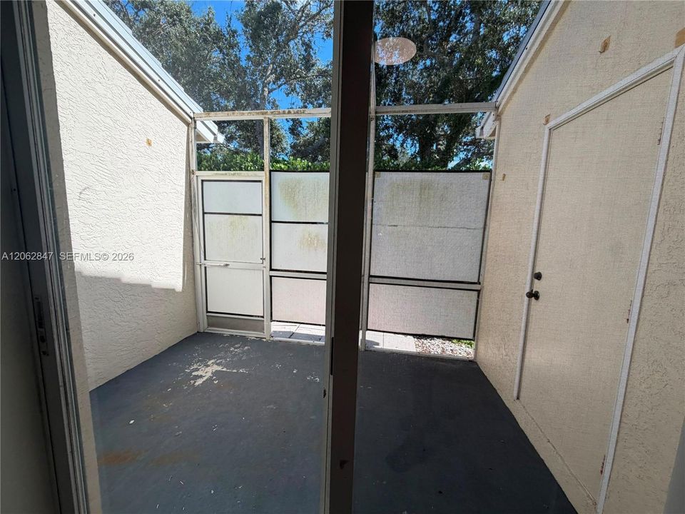 For Rent: $2,350 (2 beds, 1 baths, 1050 Square Feet)