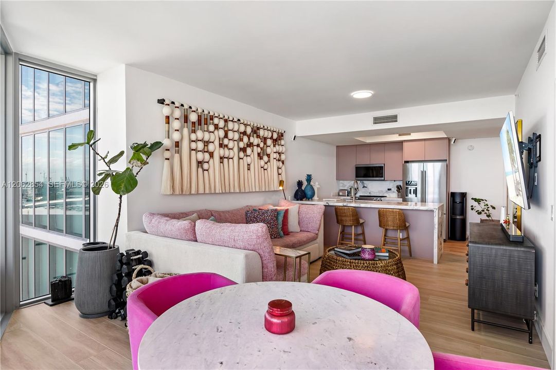 For Sale: $850,000 (2 beds, 2 baths, 1323 Square Feet)