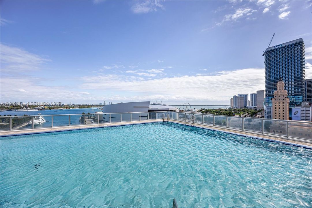 For Sale: $850,000 (2 beds, 2 baths, 1323 Square Feet)