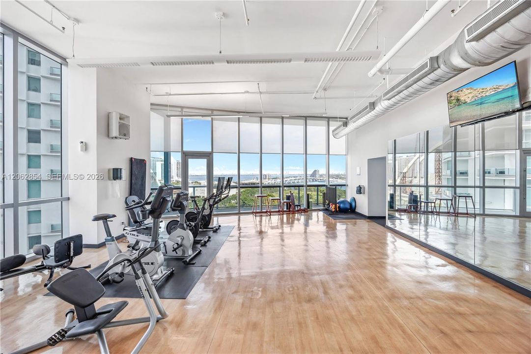 For Sale: $850,000 (2 beds, 2 baths, 1323 Square Feet)