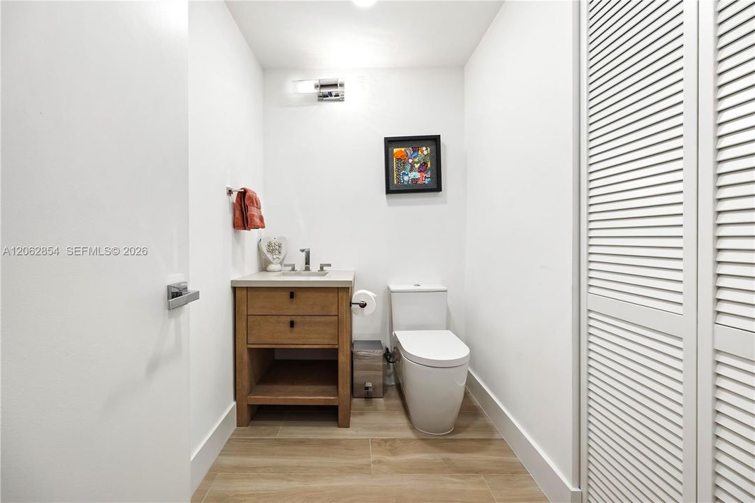 For Sale: $850,000 (2 beds, 2 baths, 1323 Square Feet)