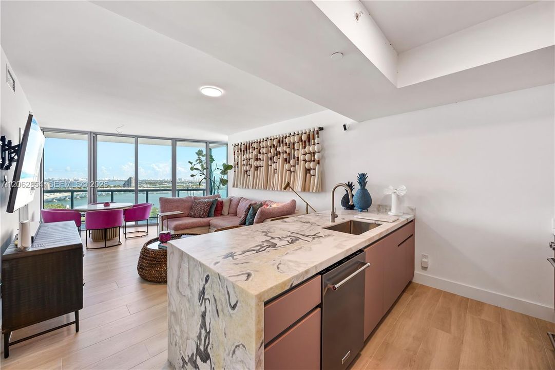 For Sale: $850,000 (2 beds, 2 baths, 1323 Square Feet)