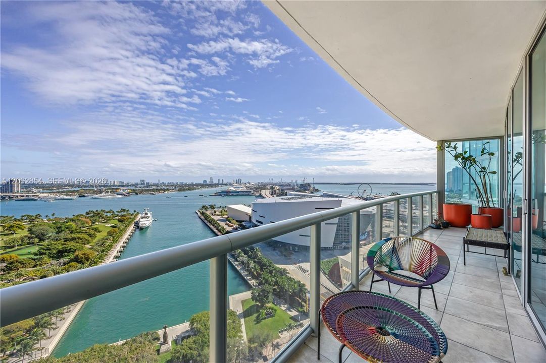 For Sale: $850,000 (2 beds, 2 baths, 1323 Square Feet)