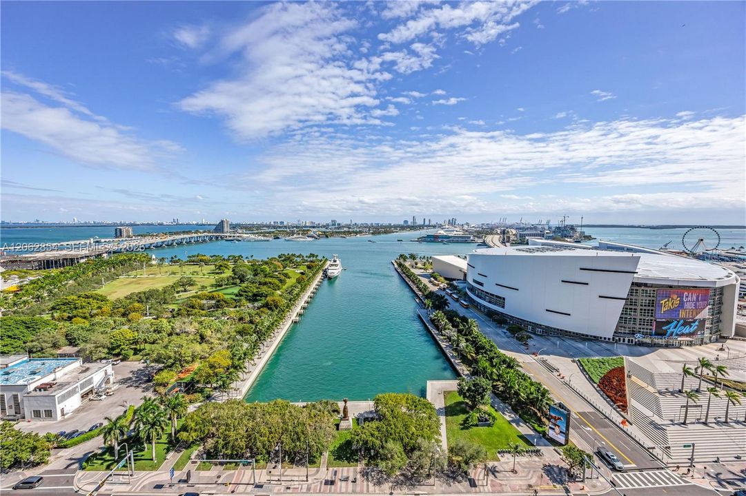 For Sale: $850,000 (2 beds, 2 baths, 1323 Square Feet)