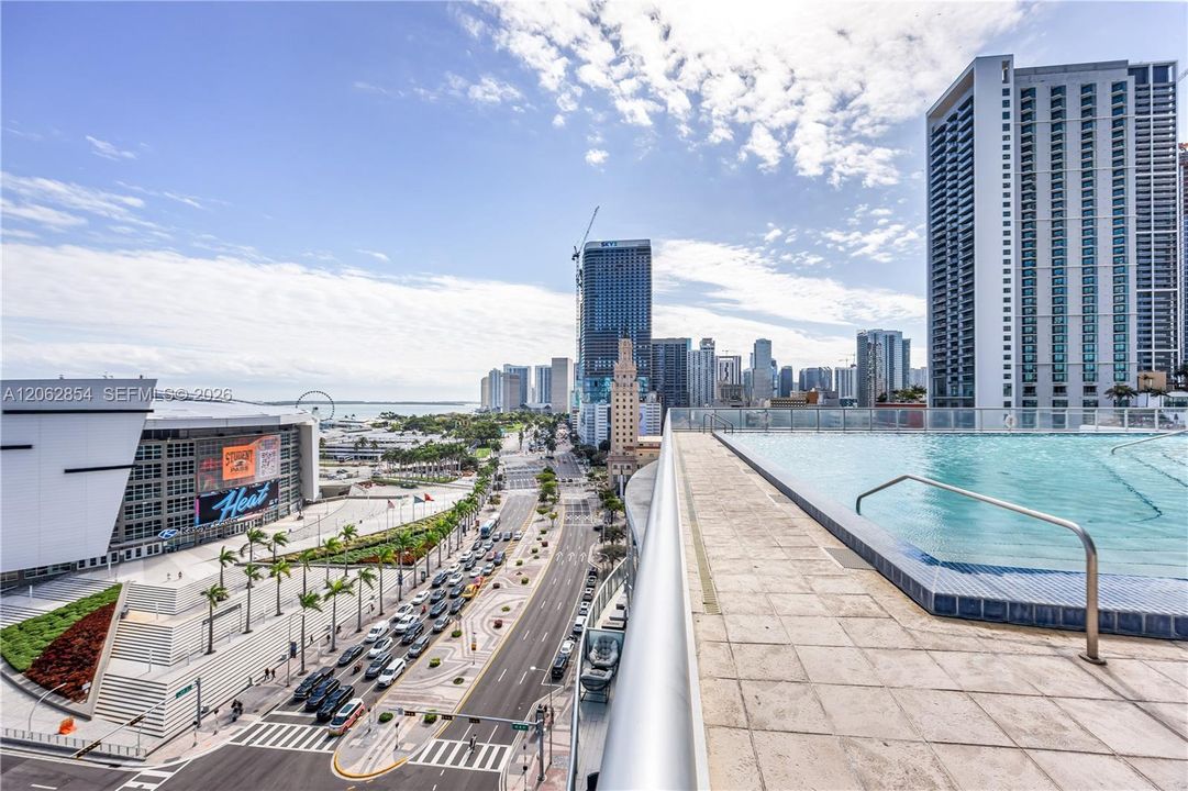 For Sale: $850,000 (2 beds, 2 baths, 1323 Square Feet)