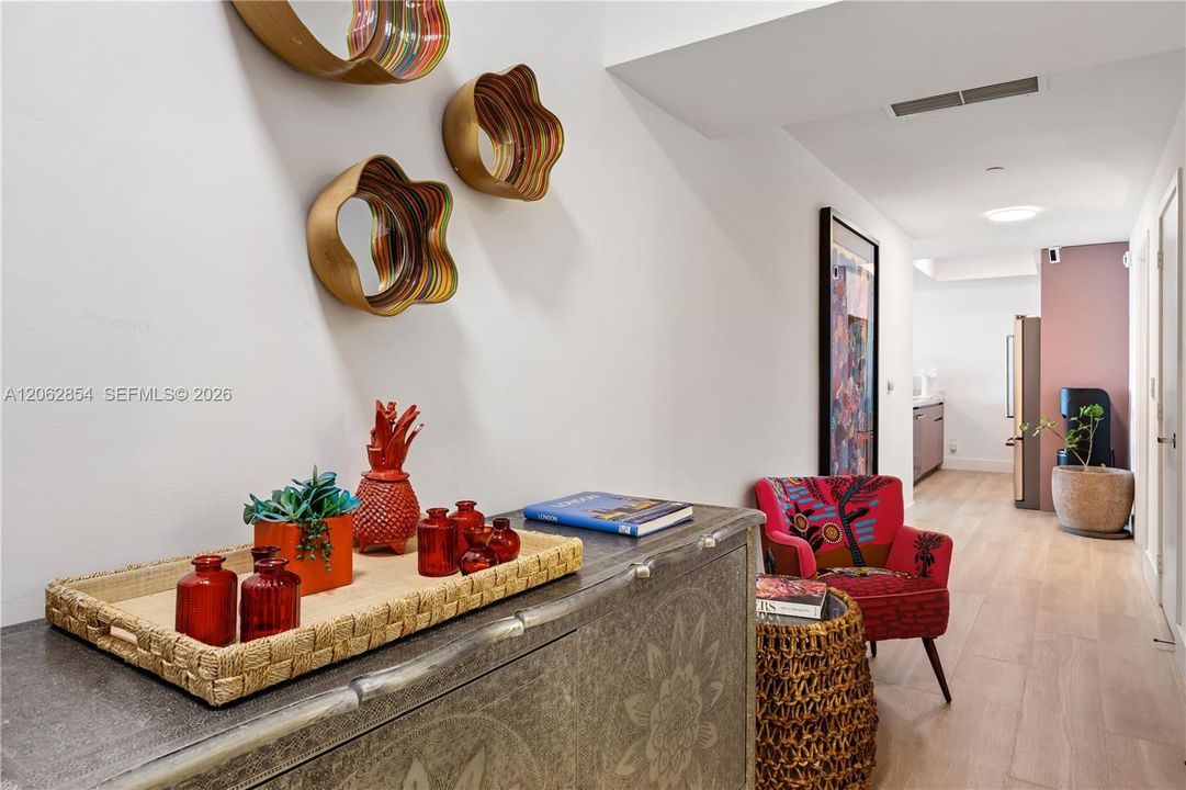 For Sale: $850,000 (2 beds, 2 baths, 1323 Square Feet)
