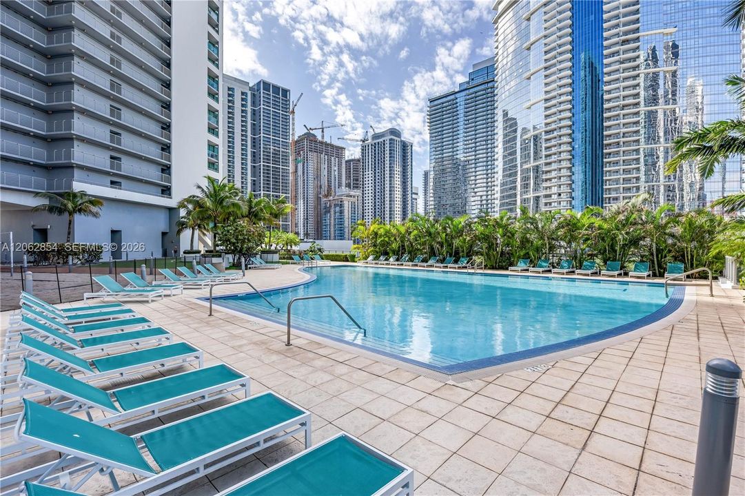 For Sale: $850,000 (2 beds, 2 baths, 1323 Square Feet)