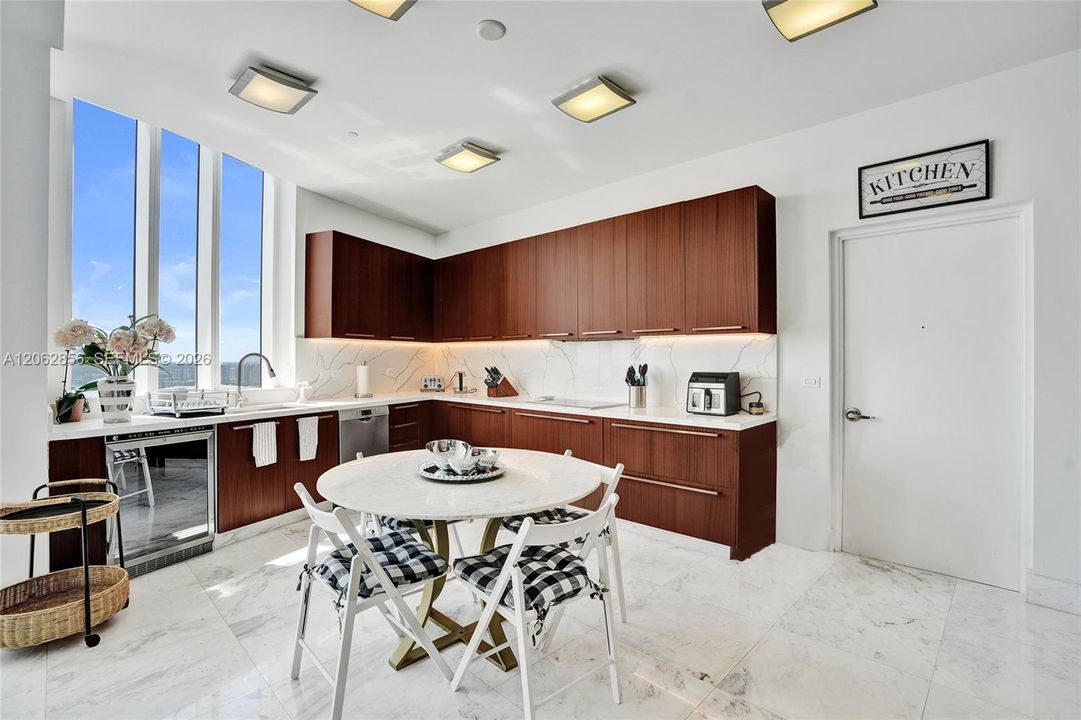 En Renta: $16,800 (3 camas, 3 baños, 2327 Pies cuadrados)