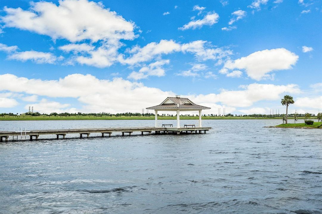 LAKEHOUSE SNACK BAR