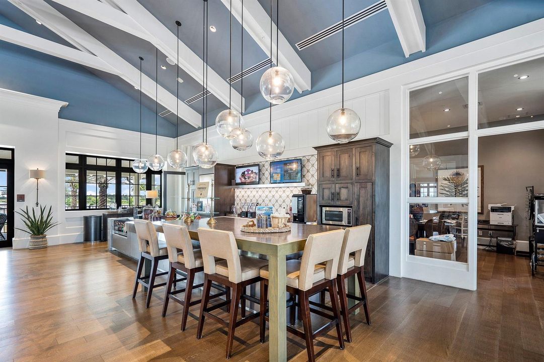 LAKEHOUSE FIREPLACE ROOM