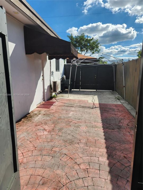 For Rent: $1,300 (0 beds, 1 baths, 1173 Square Feet)