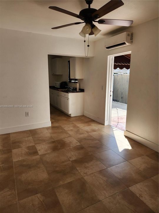 For Rent: $1,300 (0 beds, 1 baths, 1173 Square Feet)