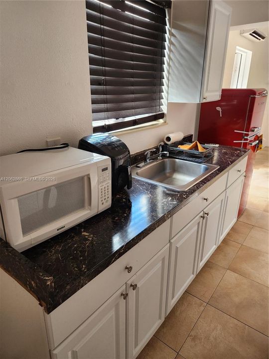 For Rent: $1,300 (0 beds, 1 baths, 1173 Square Feet)