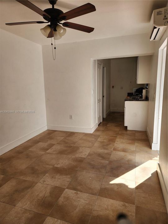For Rent: $1,300 (0 beds, 1 baths, 1173 Square Feet)