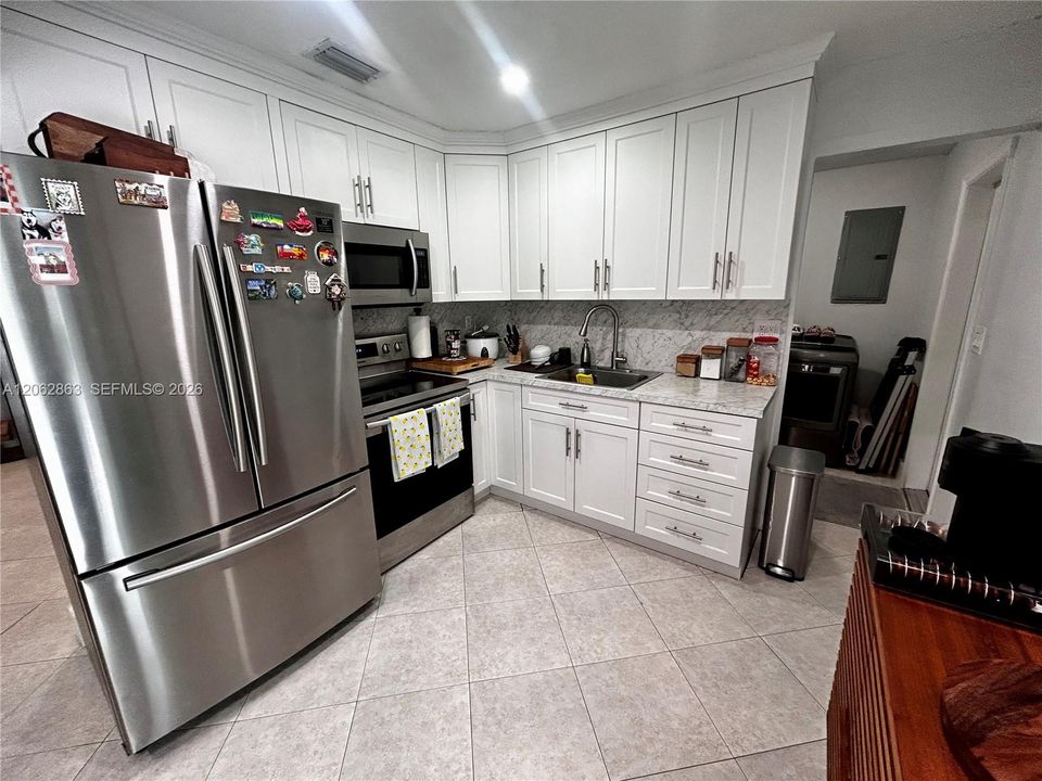 В аренду: $3,450 (3 спален, 2 ванн, 1152 Квадратных фут)