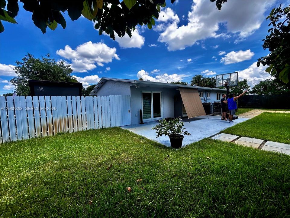 В аренду: $3,450 (3 спален, 2 ванн, 1152 Квадратных фут)