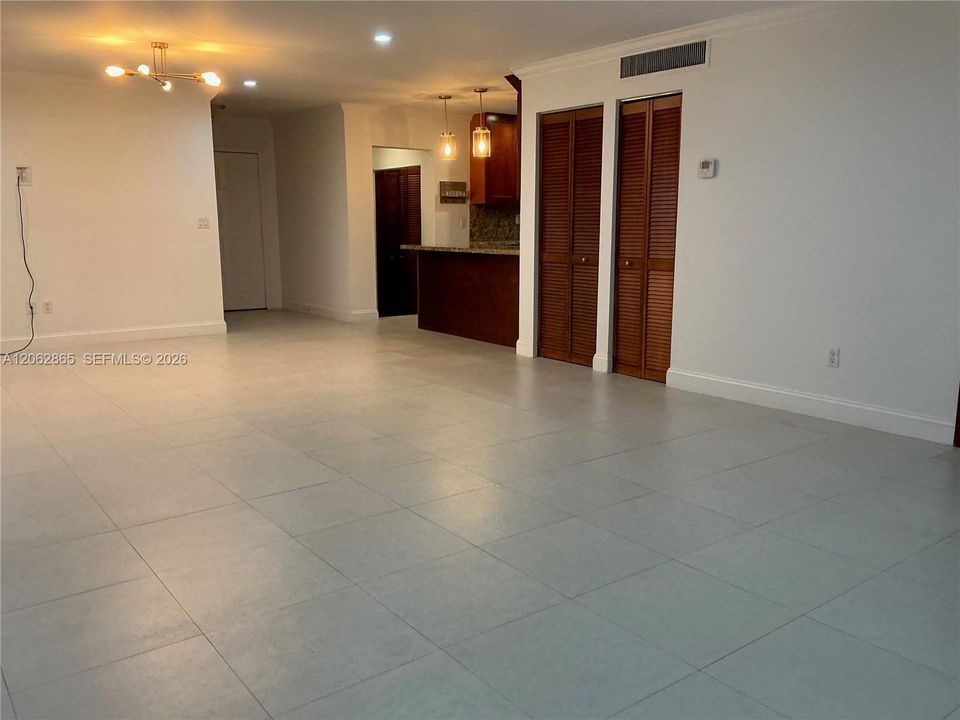 Activo con contrato: $3,500 (4 camas, 3 baños, 1825 Pies cuadrados)