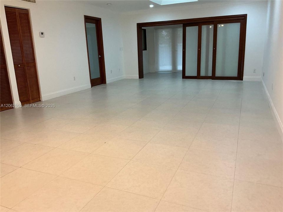 Activo con contrato: $3,500 (4 camas, 3 baños, 1825 Pies cuadrados)