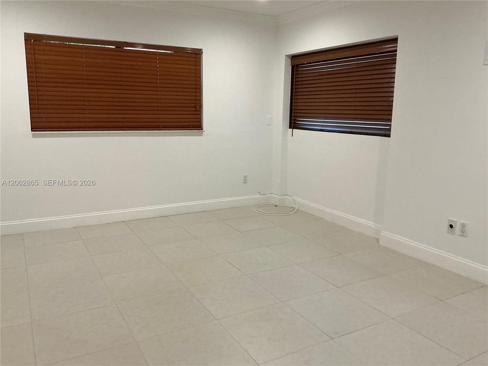 Activo con contrato: $3,500 (4 camas, 3 baños, 1825 Pies cuadrados)
