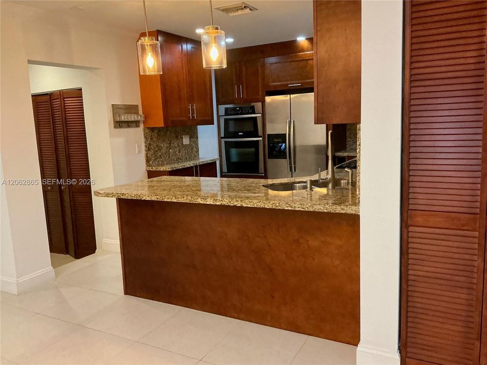 Activo con contrato: $3,500 (4 camas, 3 baños, 1825 Pies cuadrados)