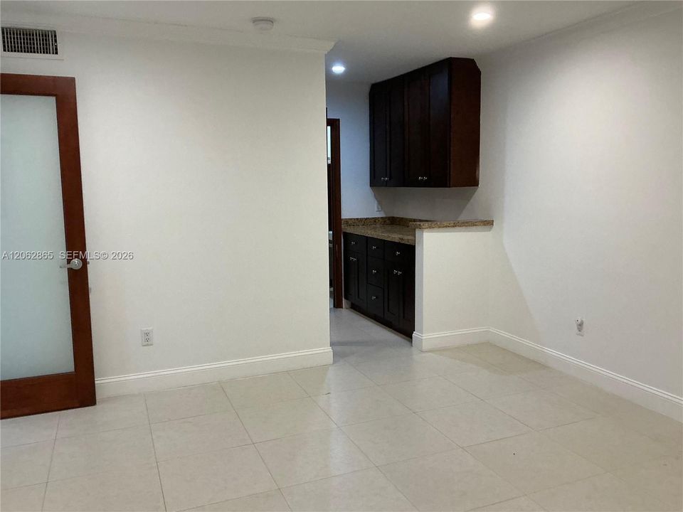 Activo con contrato: $3,500 (4 camas, 3 baños, 1825 Pies cuadrados)