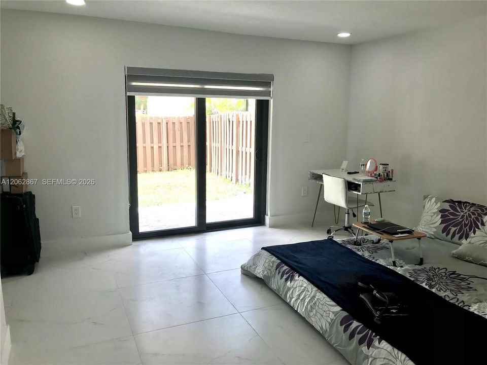 В аренду: $4,000 (4 спален, 2 ванн, 1831 Квадратных фут)