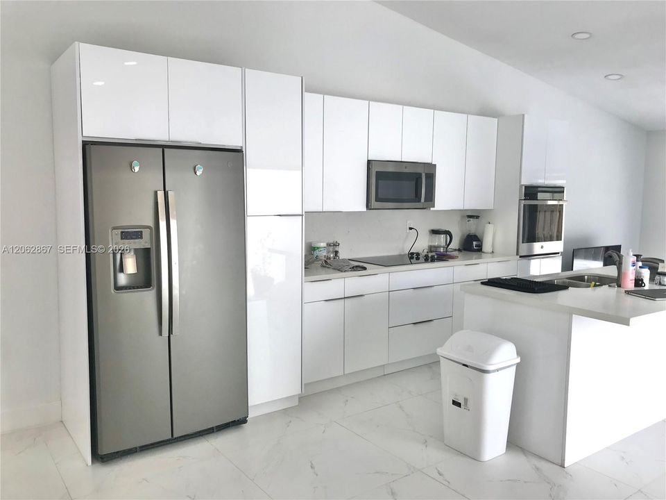 В аренду: $4,000 (4 спален, 2 ванн, 1831 Квадратных фут)