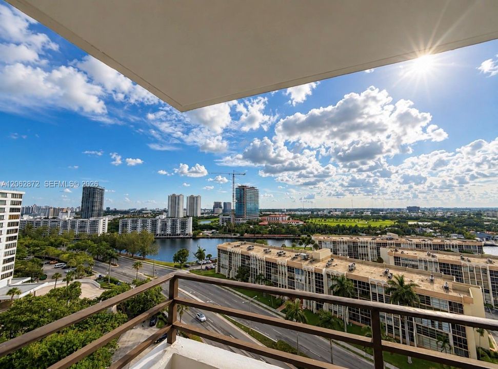На продажу: $275,000 (2 спален, 2 ванн, 1400 Квадратных фут)