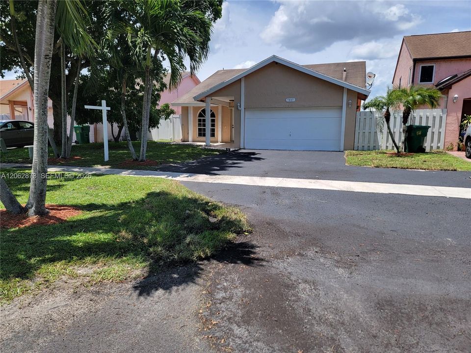 En Venta: $585,000 (3 camas, 2 baños, 1684 Pies cuadrados)