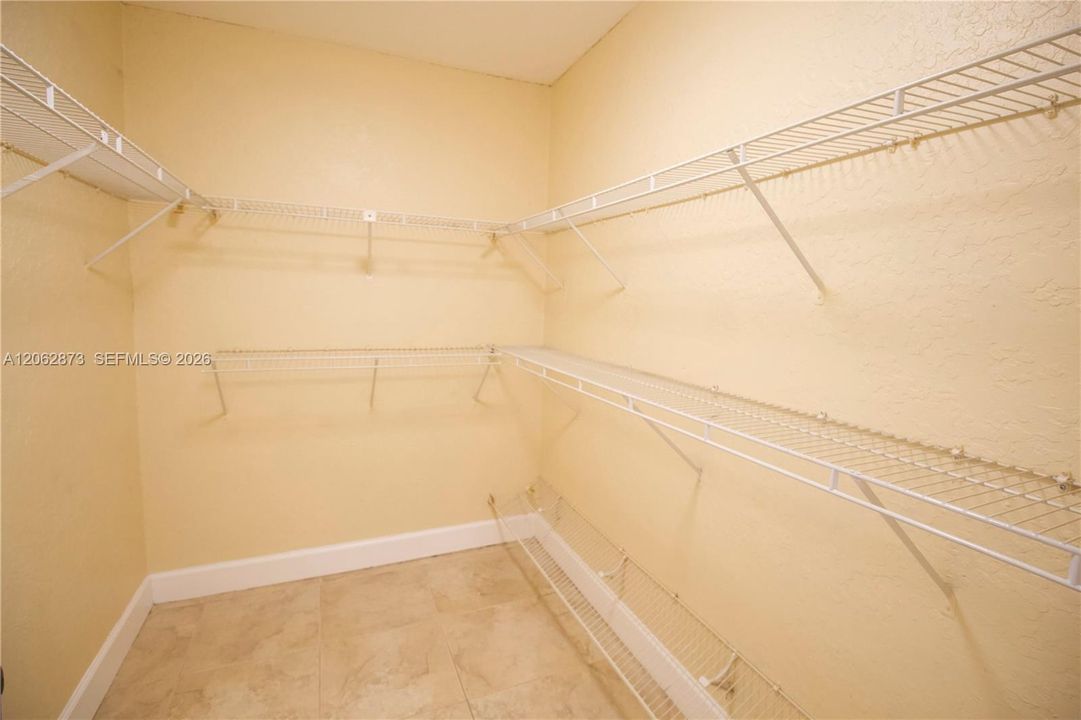 En Venta: $585,000 (3 camas, 2 baños, 1684 Pies cuadrados)
