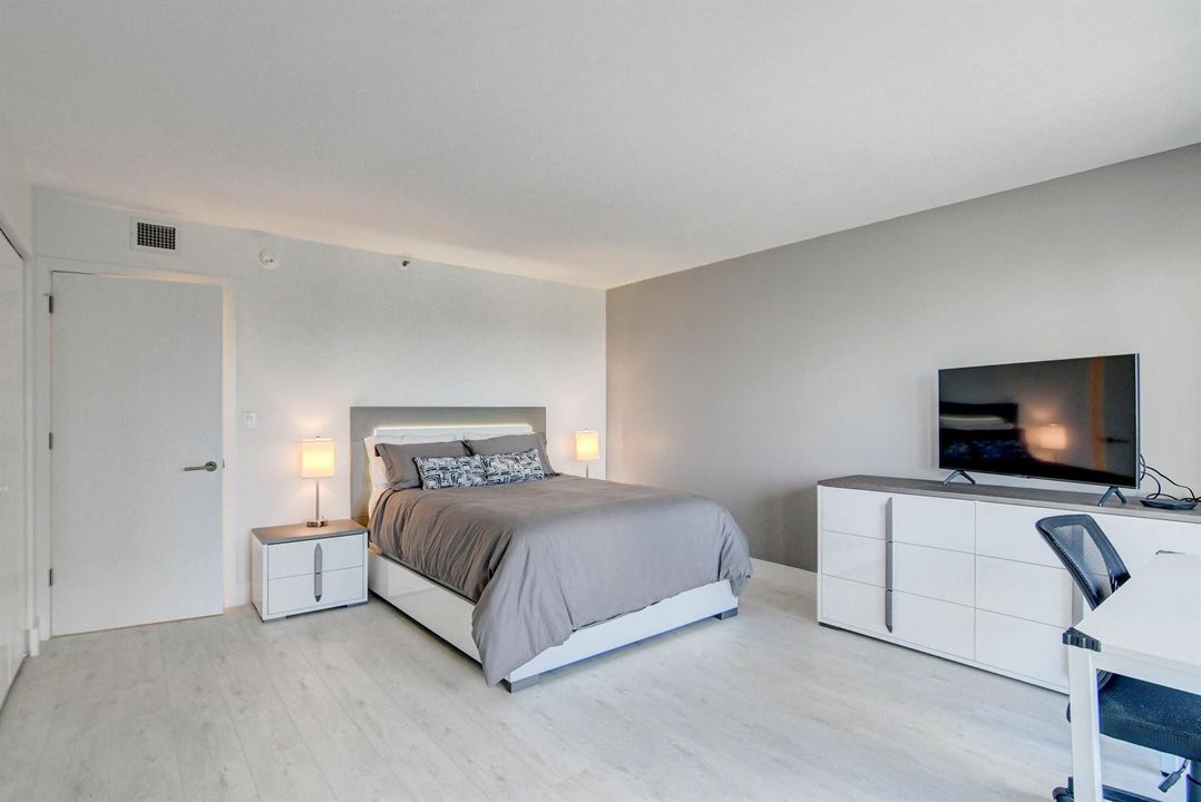 Queen in 2nd Bedroom