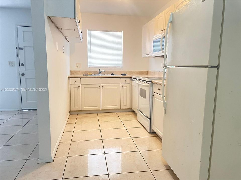 For Sale: $170,000 (1 beds, 1 baths, 600 Square Feet)