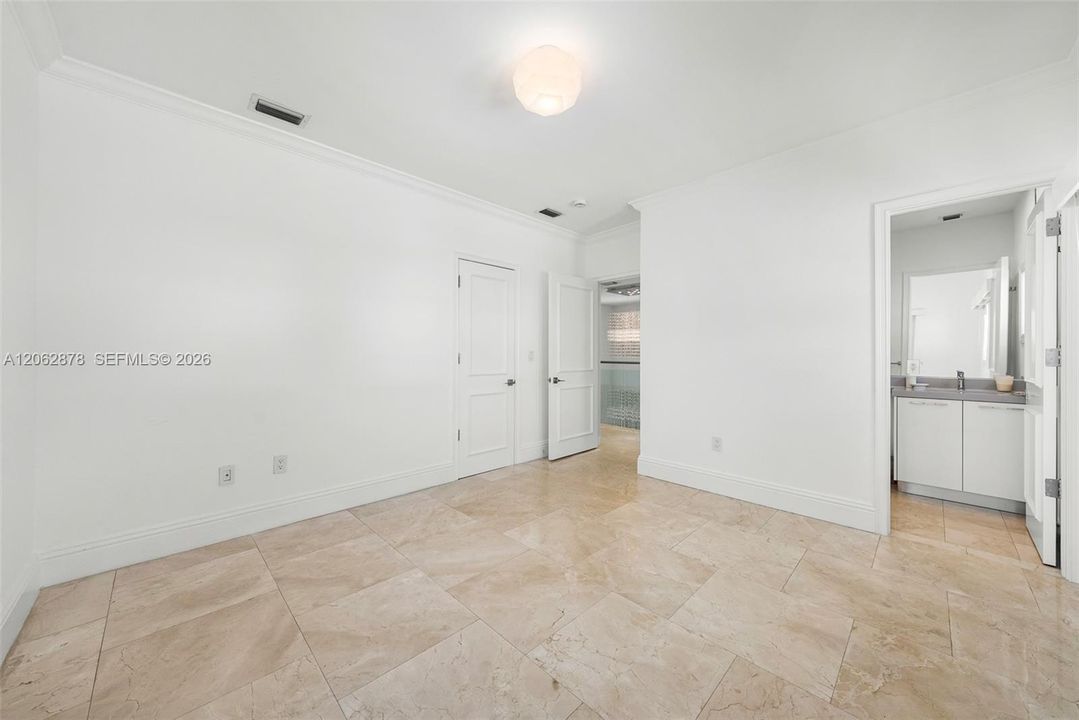 В аренду: $27,000 (6 спален, 6 ванн, 4007 Квадратных фут)