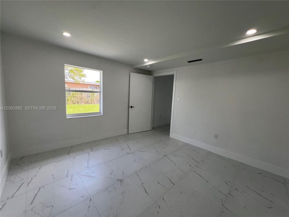 В аренду: $2,100 (1 спален, 1 ванн, 1746 Квадратных фут)