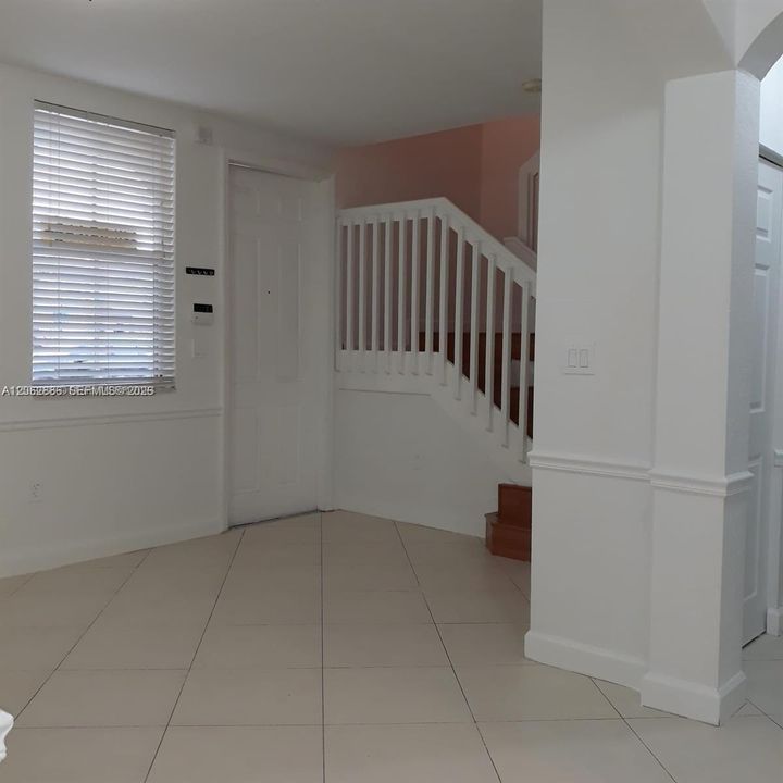 En Renta: $2,000 (3 camas, 3 baños, 1234 Pies cuadrados)