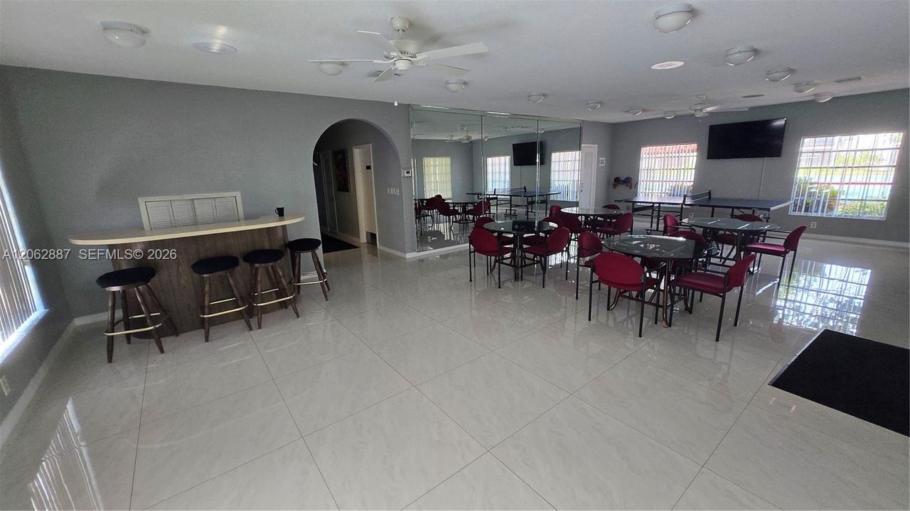 For Rent: $1,850 (1 beds, 1 baths, 675 Square Feet)