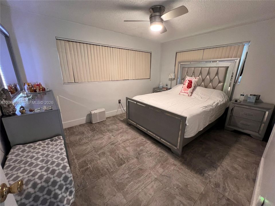 En Venta: $450,000 (2 camas, 1 baños, 918 Pies cuadrados)